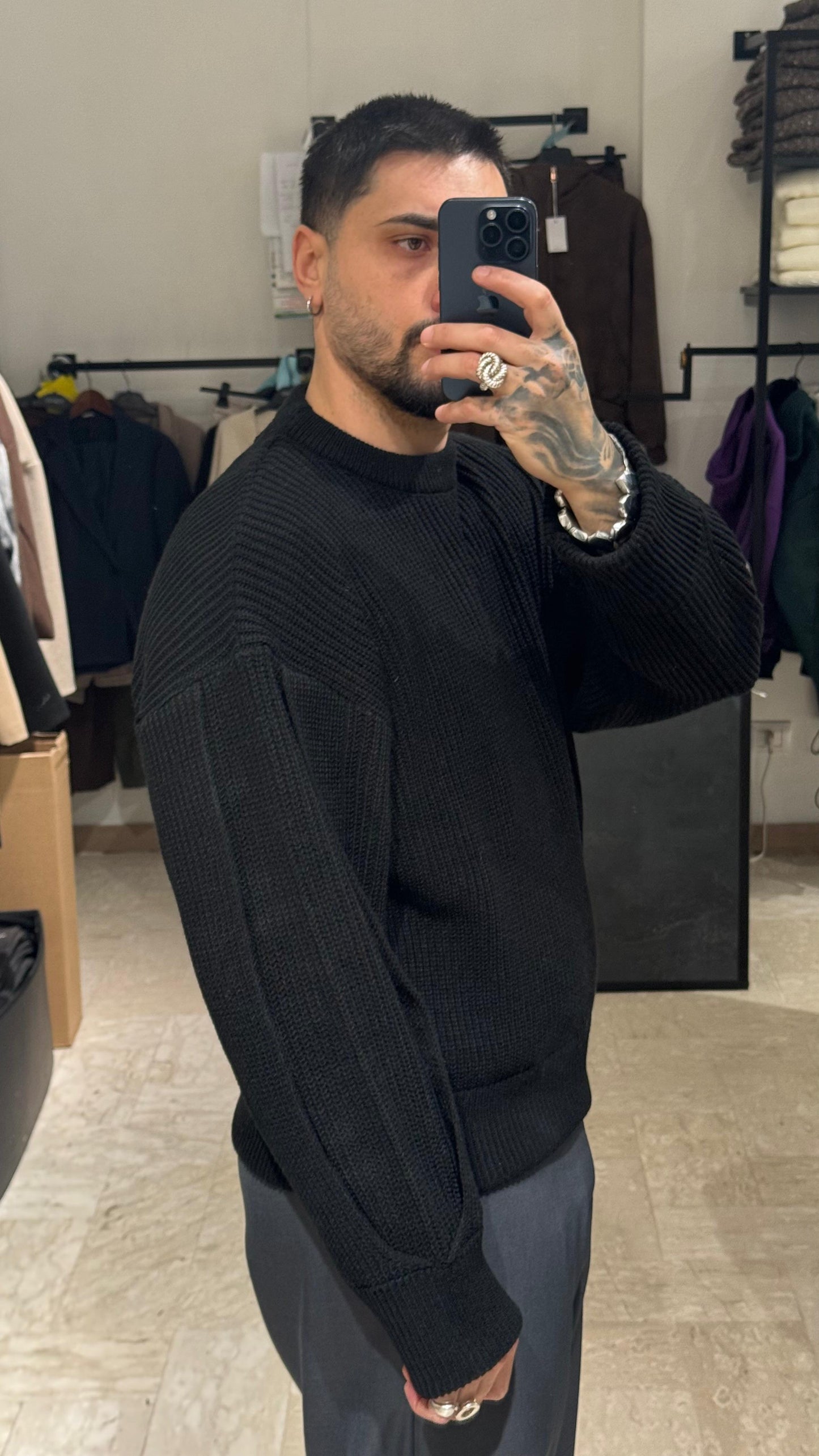 MAGLIONE NERO CUT CROP