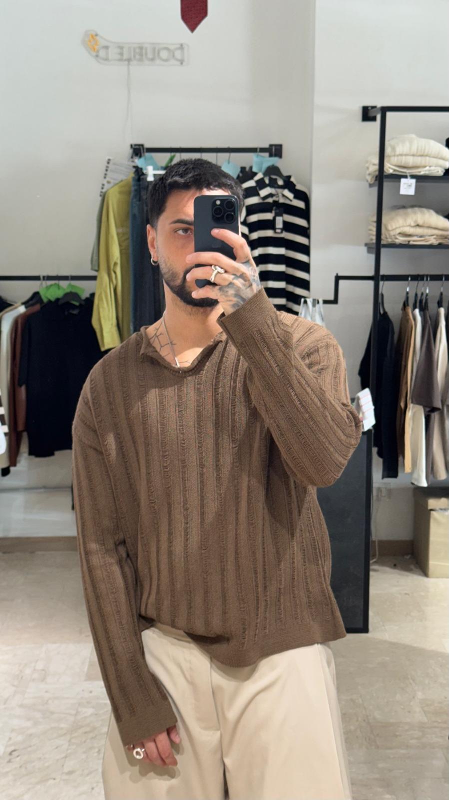 MAGLIONCINO MORO SCOLLO A V