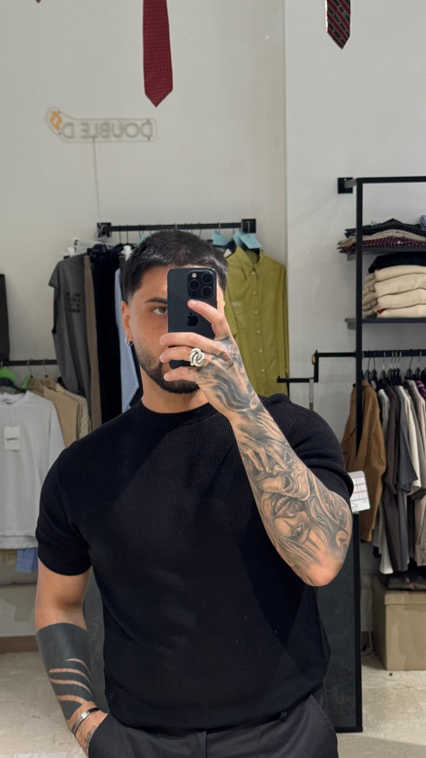 MAGLIA IN FILO NERA