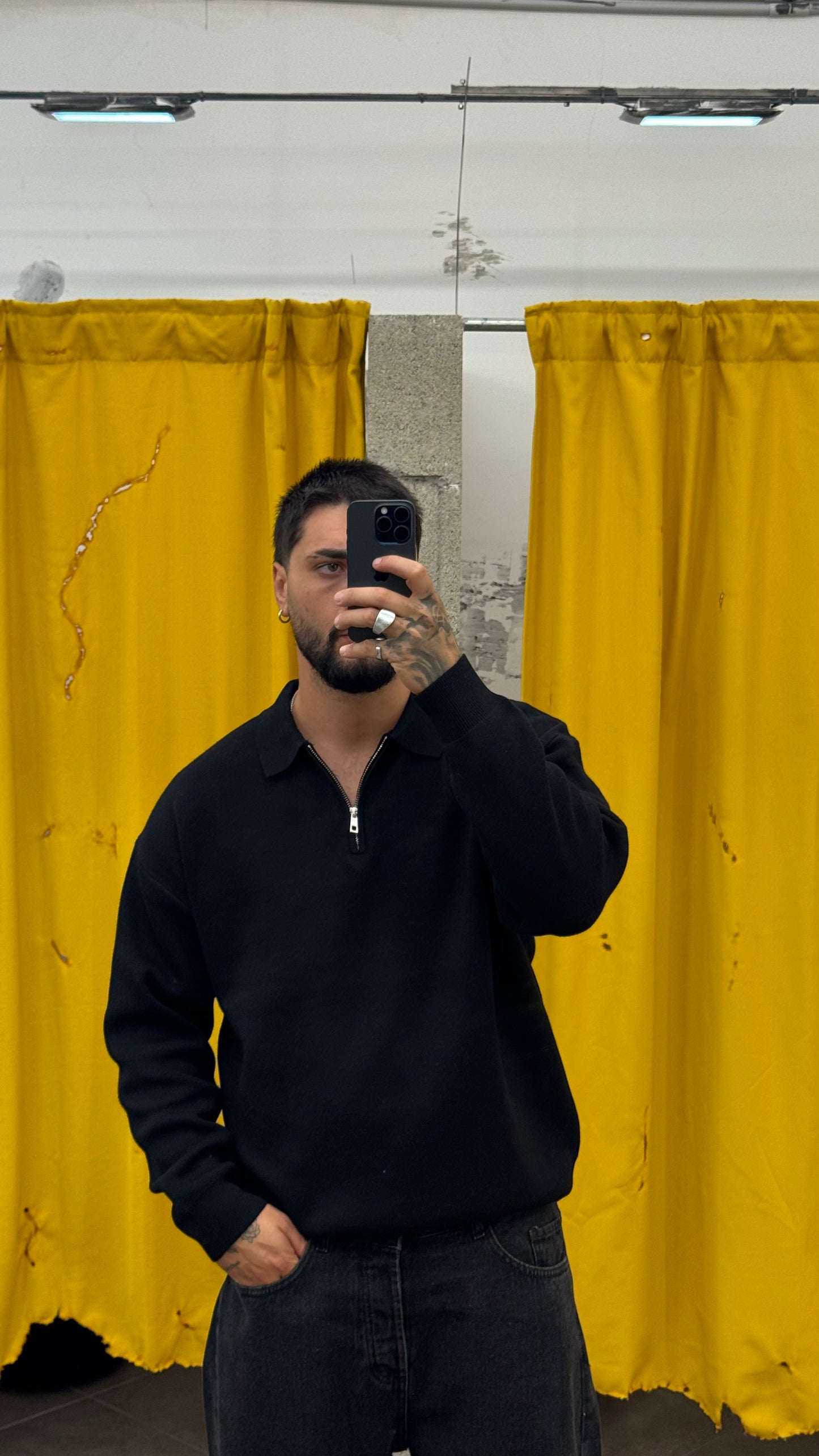 MAGLIONE NERO MEZZA ZIP