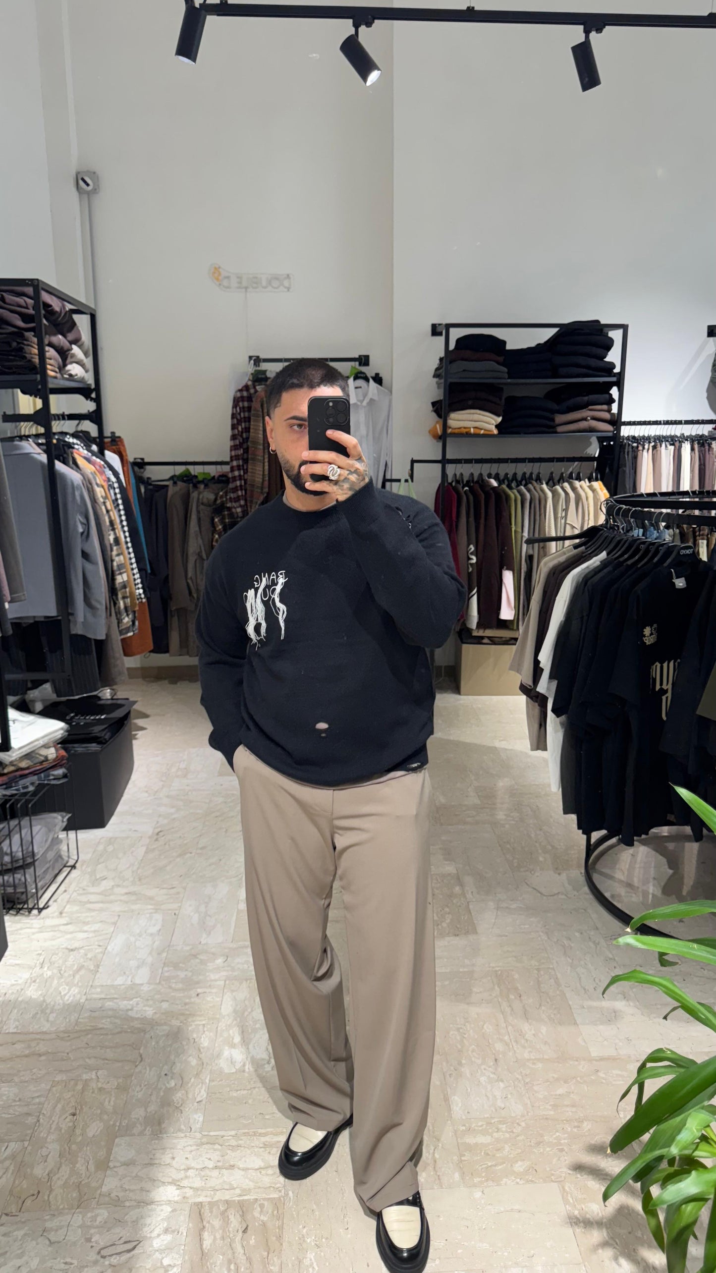 MAGLIONE NERO CON FILI