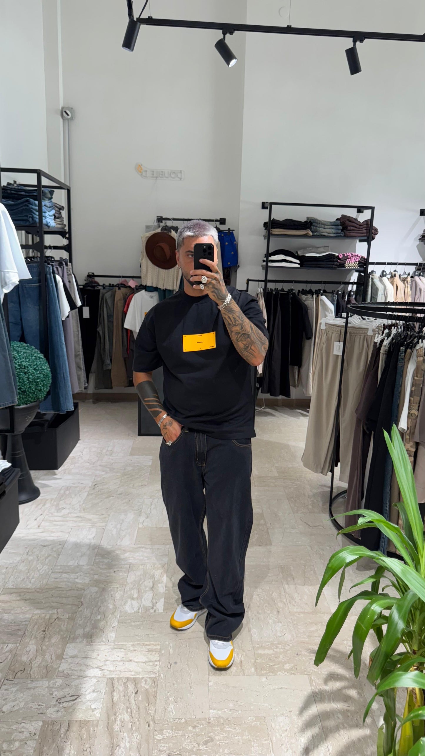 BAGGY NERO CON CUCITURE A CONTRASTO