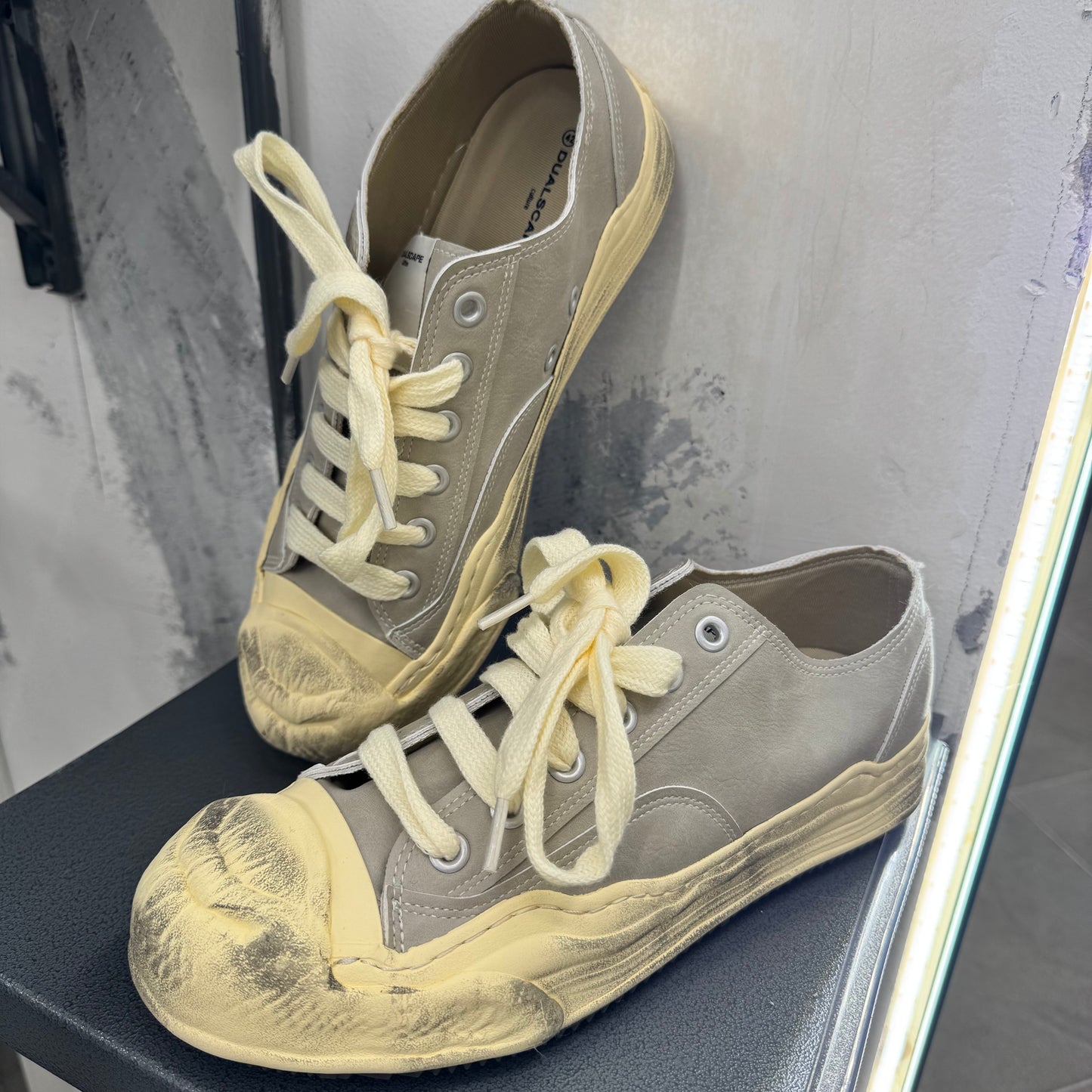 SCARPA BEIGE IN PELLE LAVAGGIO SPORCO