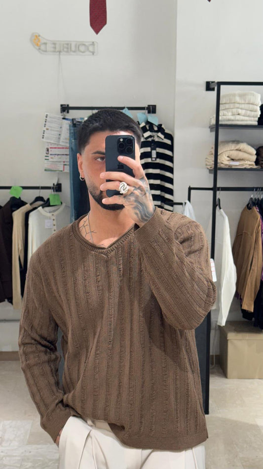 MAGLIONE MORO IN FILO SCOLLO A V TRAMA FISSA