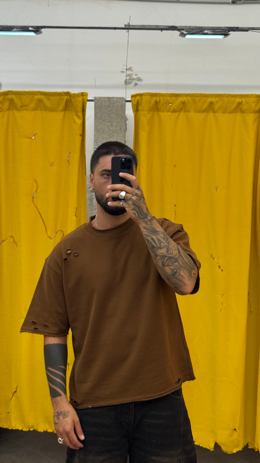 T-SHIRT CROP MORO CON ROTTURE