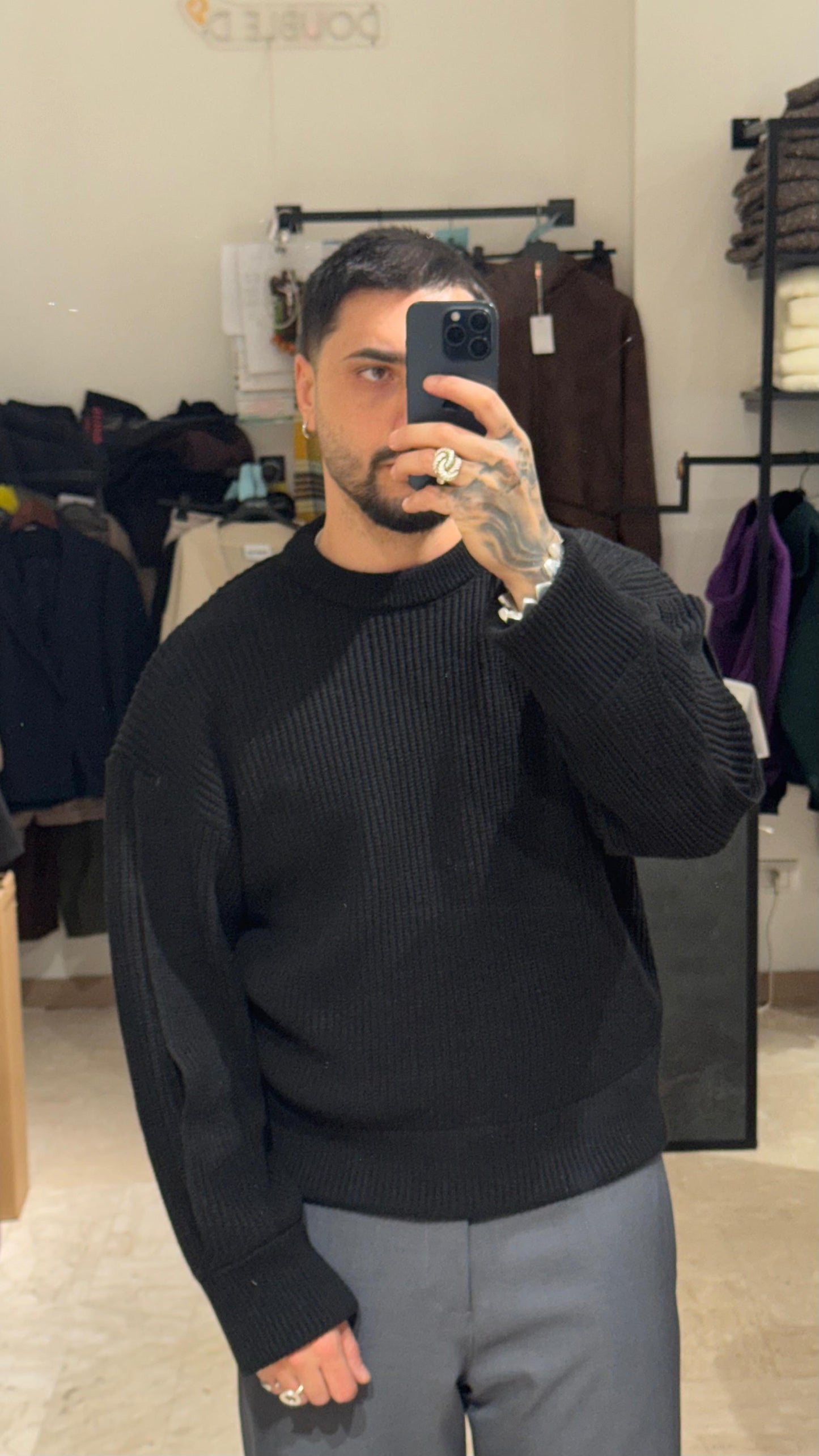MAGLIONE NERO CUT CROP