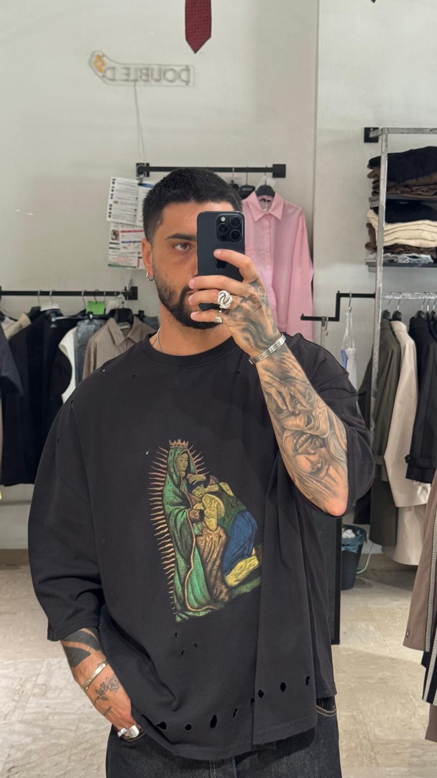 SHIRT NERA OVER CON STAMPE E ROTTURE