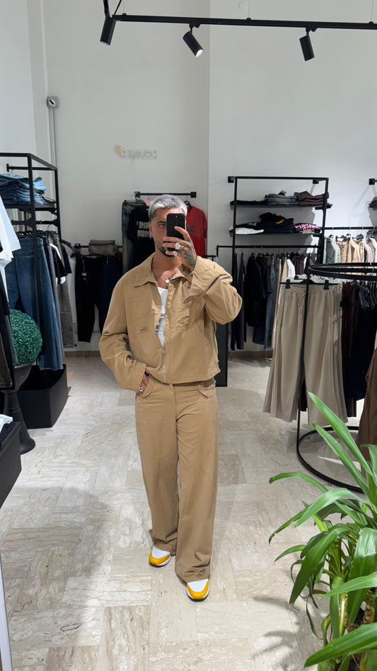 COMPLETO BEIGE MONOCROMATICO