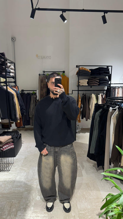 MAGLIONE NERO SFRANGIATO