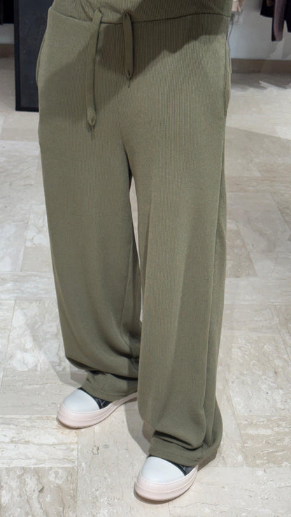 COMPLETO VERDE A COSTINE