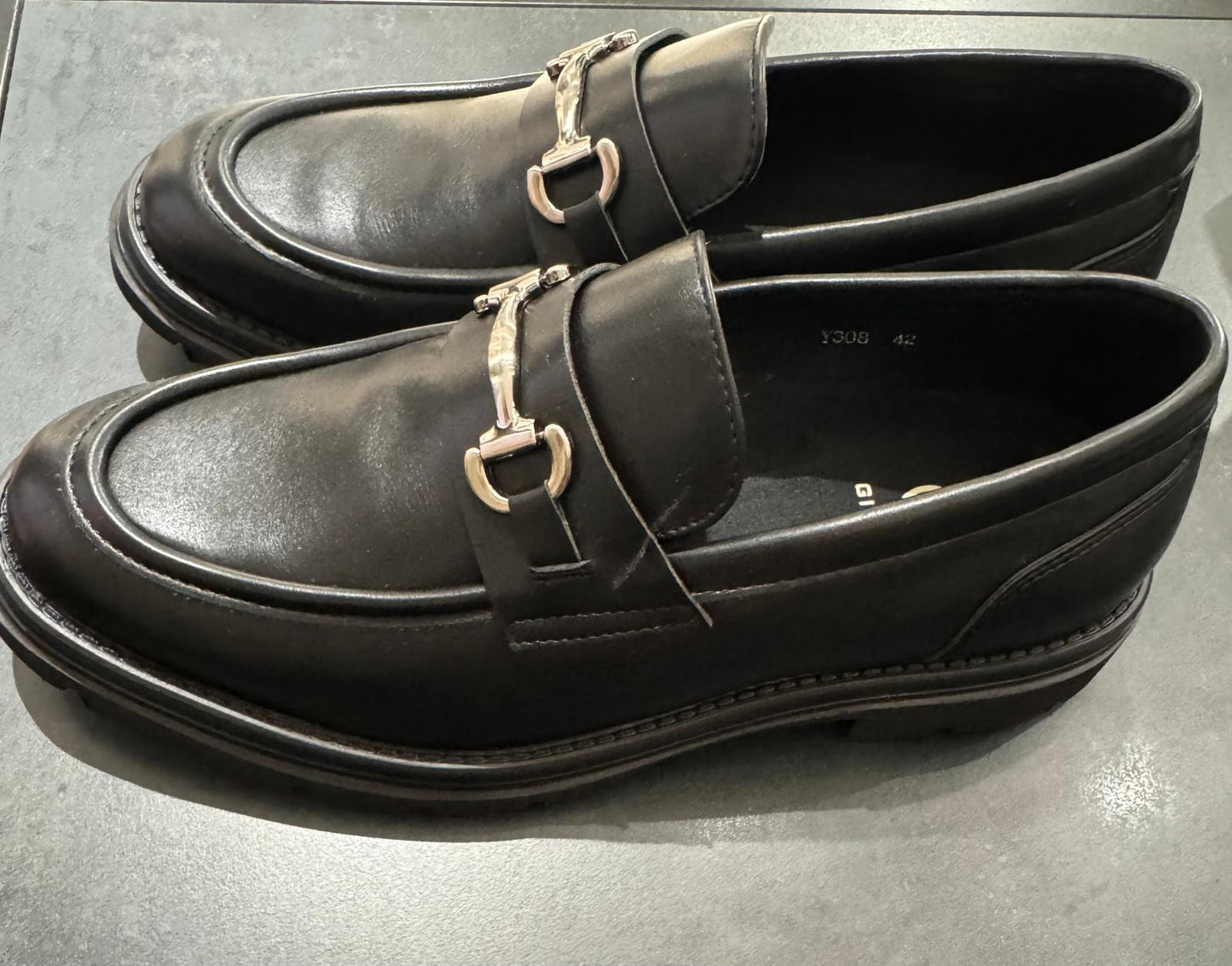 MOCASSINO NERO CON MORSETTO D'ARGENTO