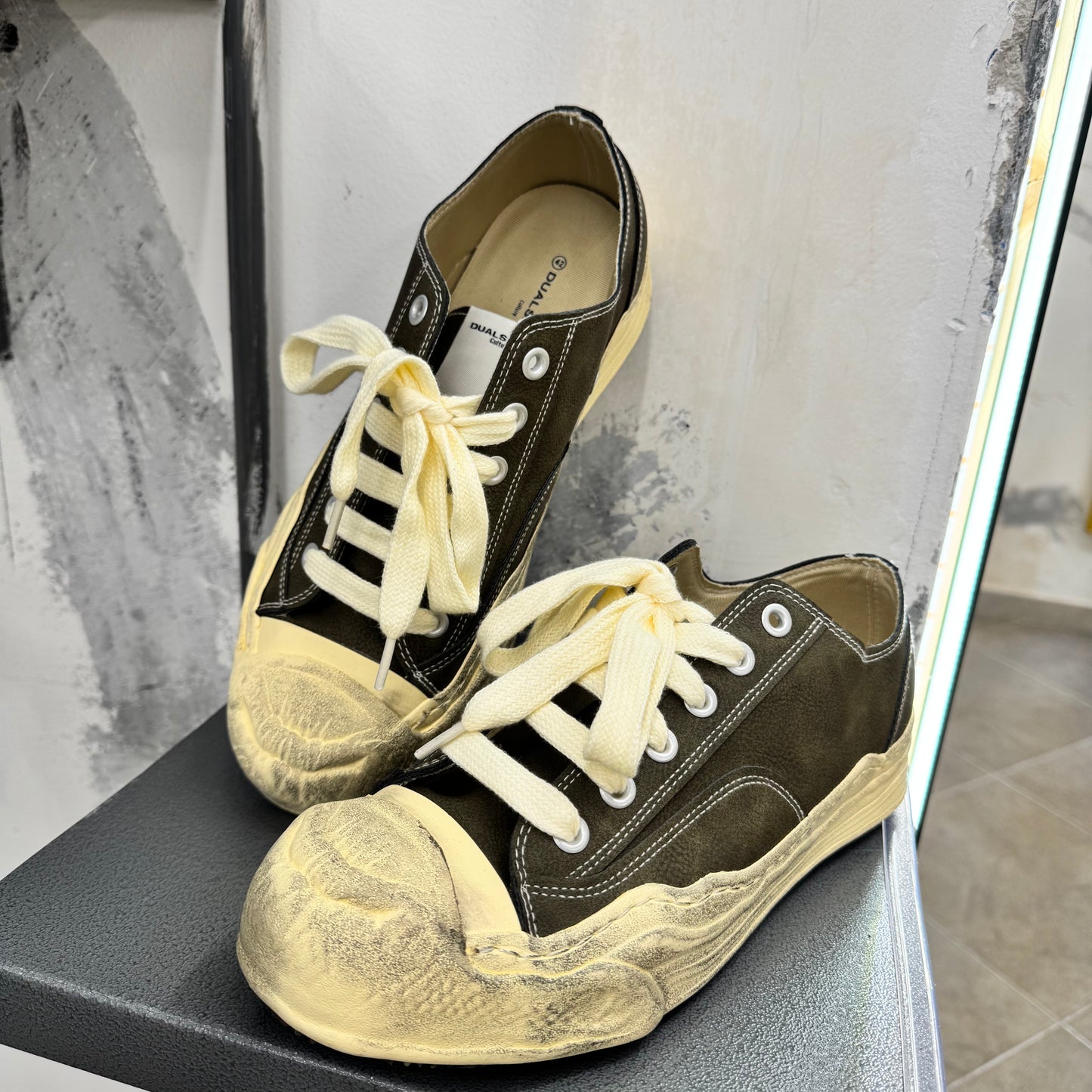SCARPA IN PELLE VERDONE LAVAGGIO SPORCO