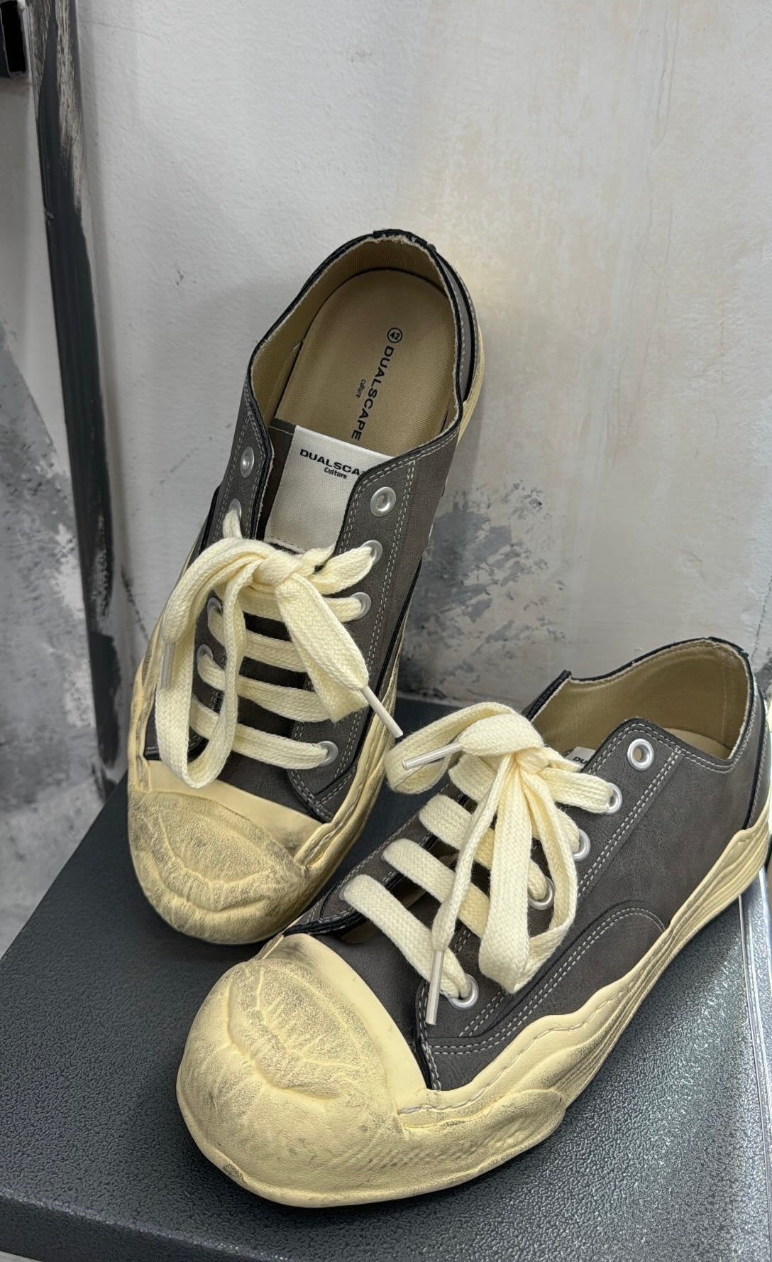 SCARPA IN PELLE GRIGIO PIOMBO LAVAGGIO SPORCO