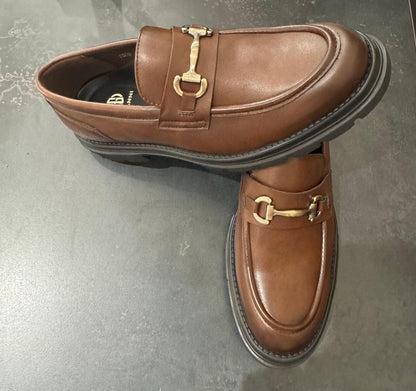 MOCASSINO MARRONE CON MORSETTO DI BRONZO