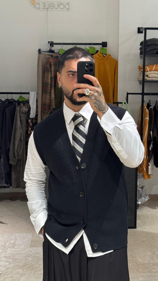 GILET NERO A COSTINE